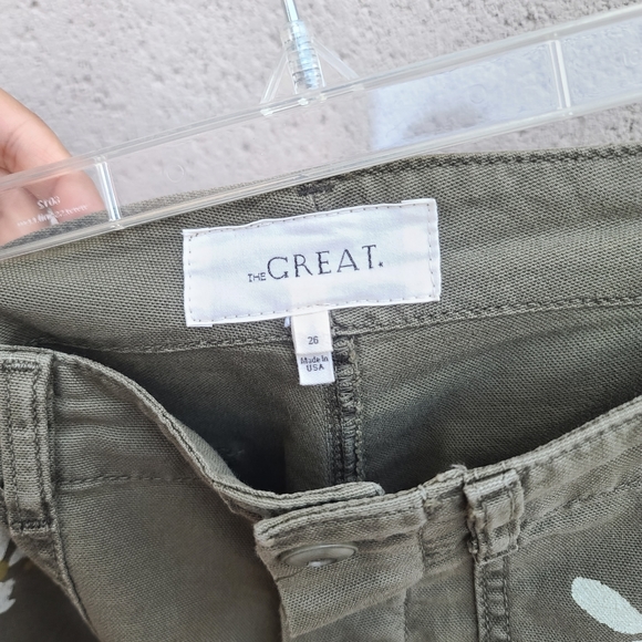 The GREAT. | The Vintage Army Shorts in Army Western Floral Stamp Size 26 - Picture 6 of 7